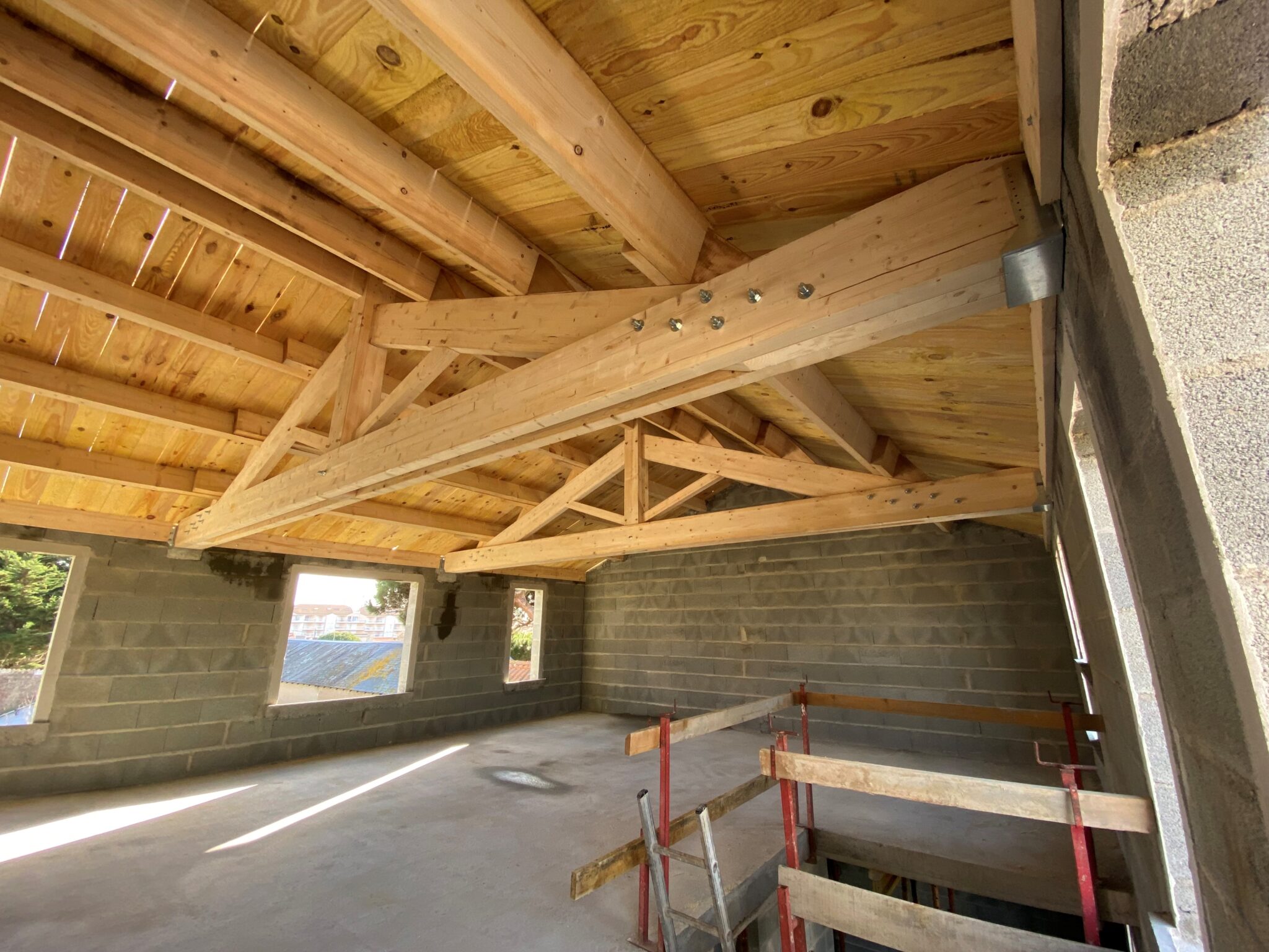 ART ET BOIS – MENUISERIE – CHARPENTE – VENDEE – BRETIGNOLLES SUR MER – 85 – TERRASSE – PORTAILS – CLOTURES – PERGOLAS – SAV – VOLETS ROULANTS-CLOISONS SECHES