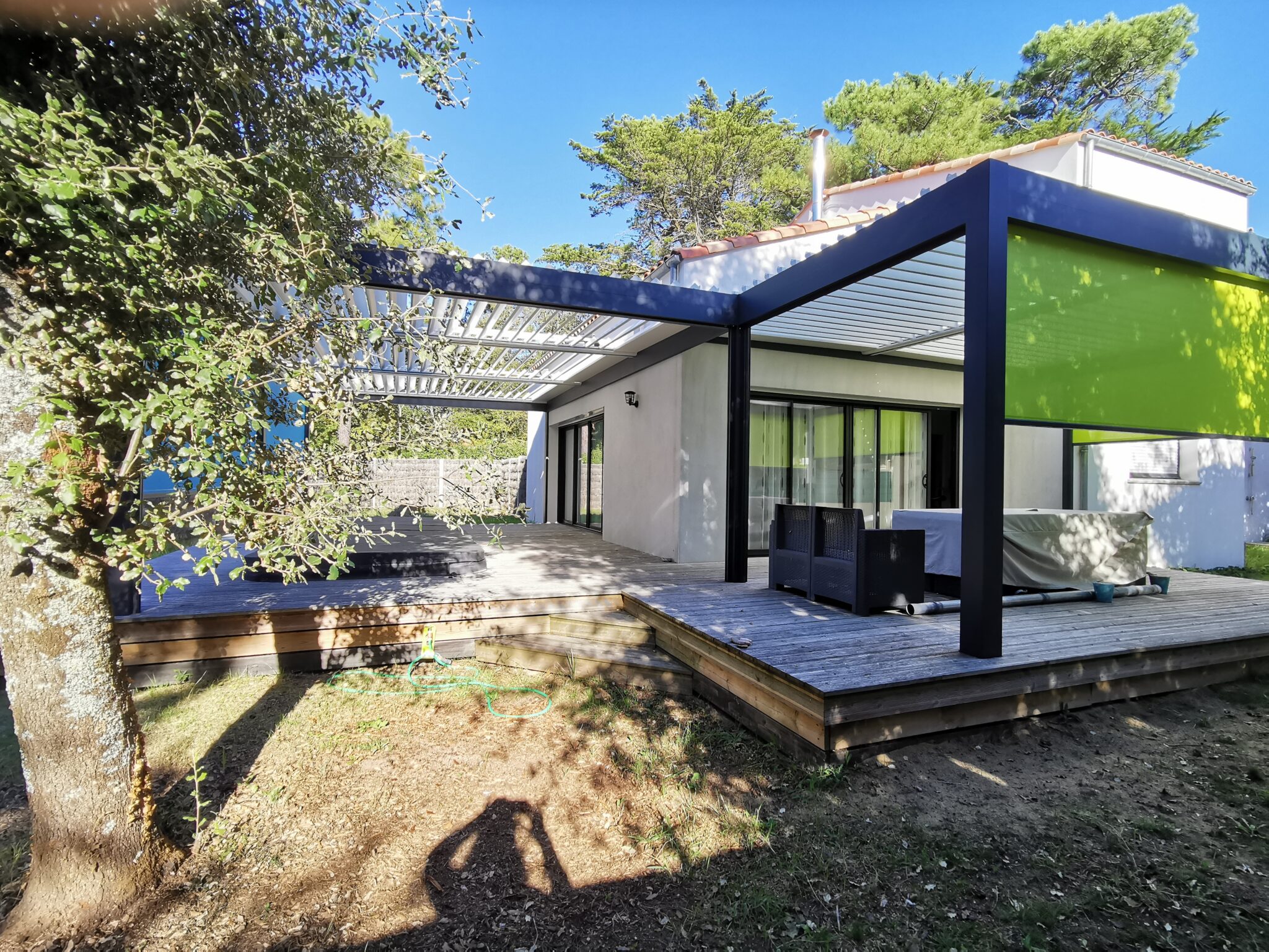 ART ET BOIS – MENUISERIE – CHARPENTE – VENDEE – BRETIGNOLLES SUR MER – 85 – TERRASSE – PORTAILS – CLOTURES – PERGOLAS – SAV – VOLETS ROULANTS-CLOISONS SECHES