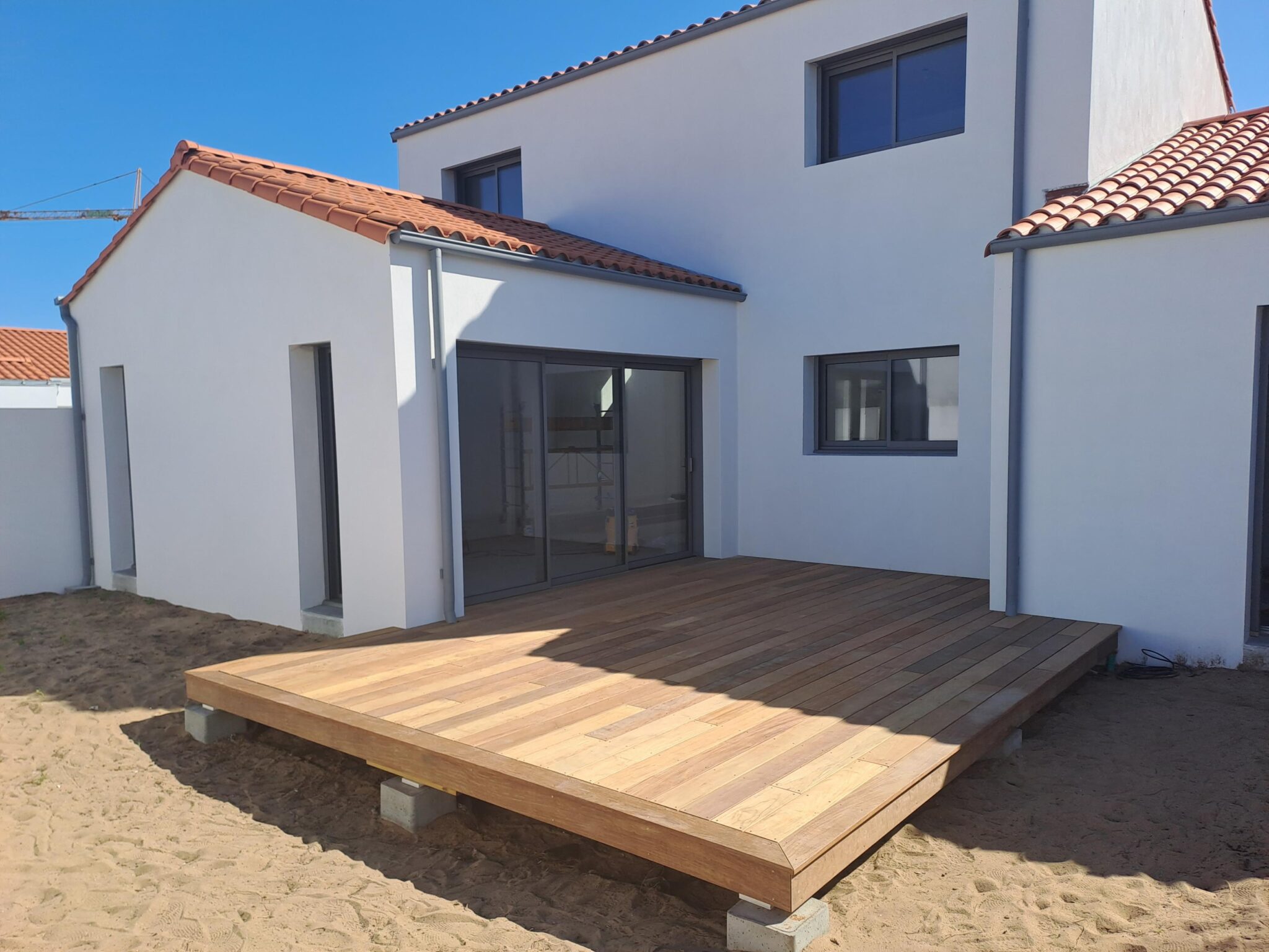 ART ET BOIS – MENUISERIE – CHARPENTE – VENDEE – BRETIGNOLLES SUR MER – 85 – TERRASSE – PORTAILS – CLOTURES – PERGOLAS – SAV – VOLETS ROULANTS-CLOISONS SECHES