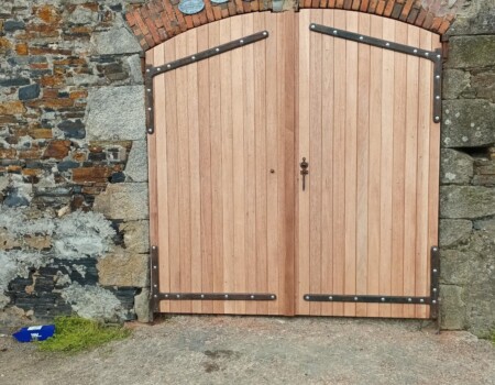 ART ET BOIS – MENUISERIE – CHARPENTE – VENDEE – BRETIGNOLLES SUR MER – 85 – PORTE DE GARAGE ART ET BOIS – MENUISERIE – CHARPENTE – VENDEE – BRETIGNOLLES SUR MER – 85 – PORTE DE GARAGE